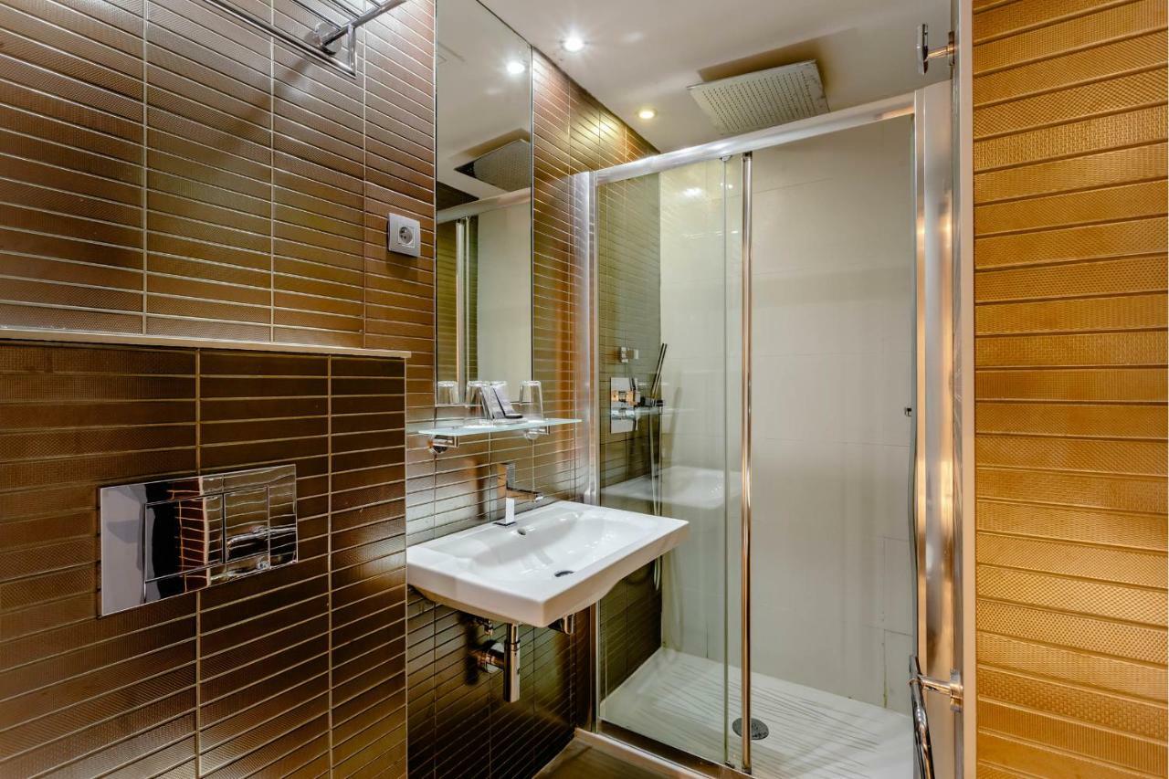L'Adresse Hotel Paris Exterior photo